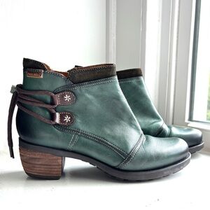 Pikolinos green leather Le Mans 838 booties nearly new!